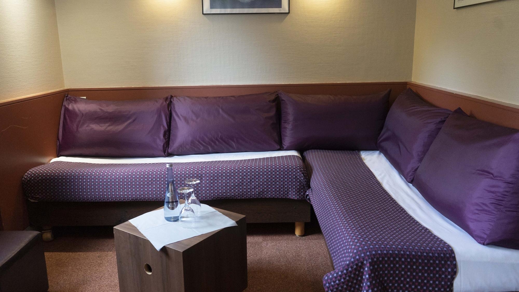 The Originals City, Hotel Ascotel, Lille Est Grand Stade Вильнёв-д'Аск Экстерьер фото