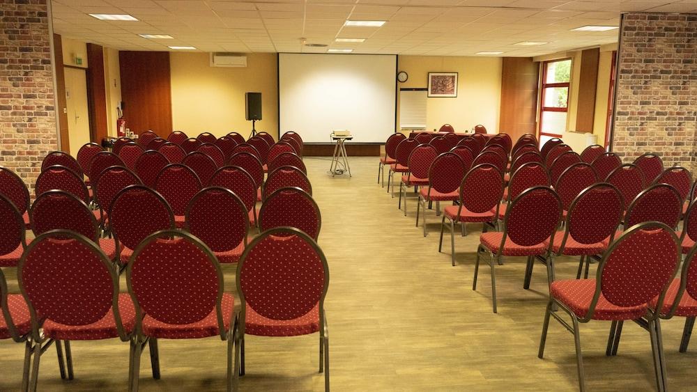 The Originals City, Hotel Ascotel, Lille Est Grand Stade Вильнёв-д'Аск Экстерьер фото