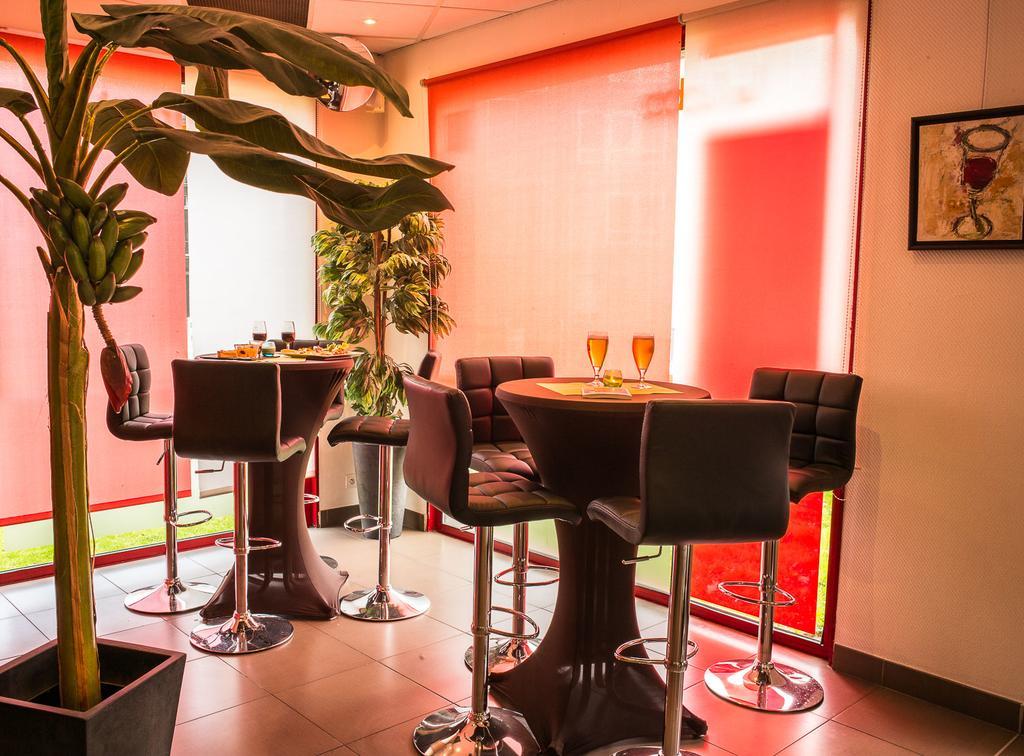 The Originals City, Hotel Ascotel, Lille Est Grand Stade Вильнёв-д'Аск Экстерьер фото